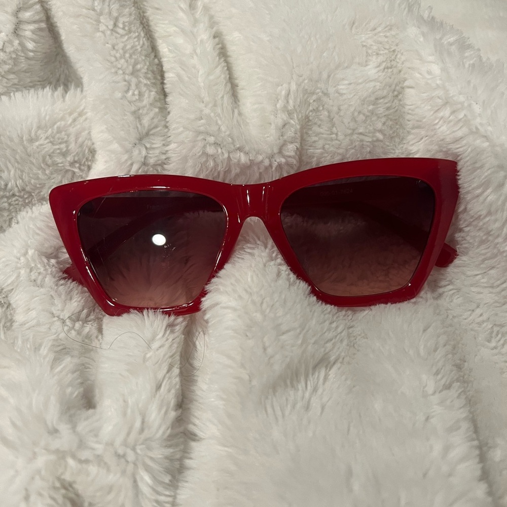 Chic Red Cat-Eye Sunglasses